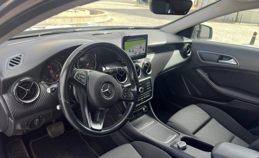 MERCEDES-BENZ GLA GLA 200D