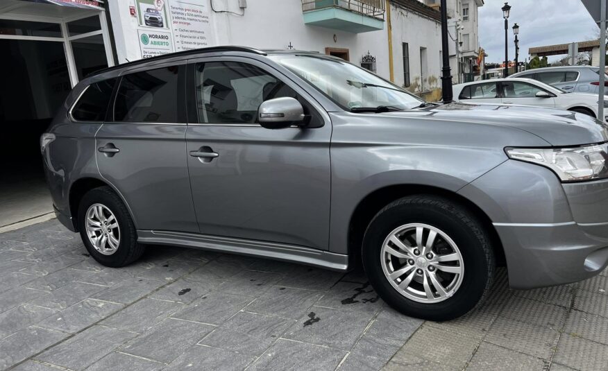 MITSUBISHI Outlander 220 DID MOTION 2WD