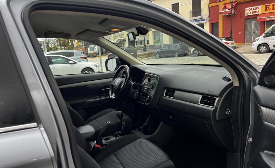 MITSUBISHI Outlander 220 DID MOTION 2WD