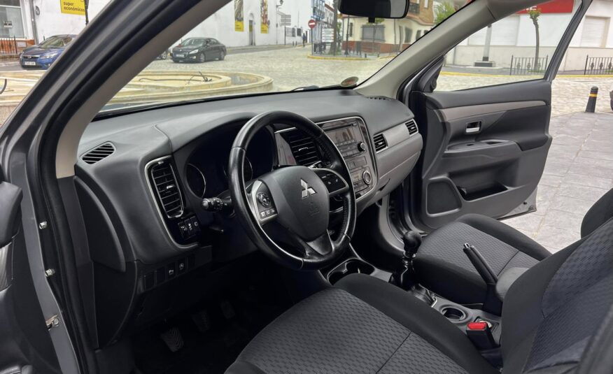 MITSUBISHI Outlander 220 DID MOTION 2WD