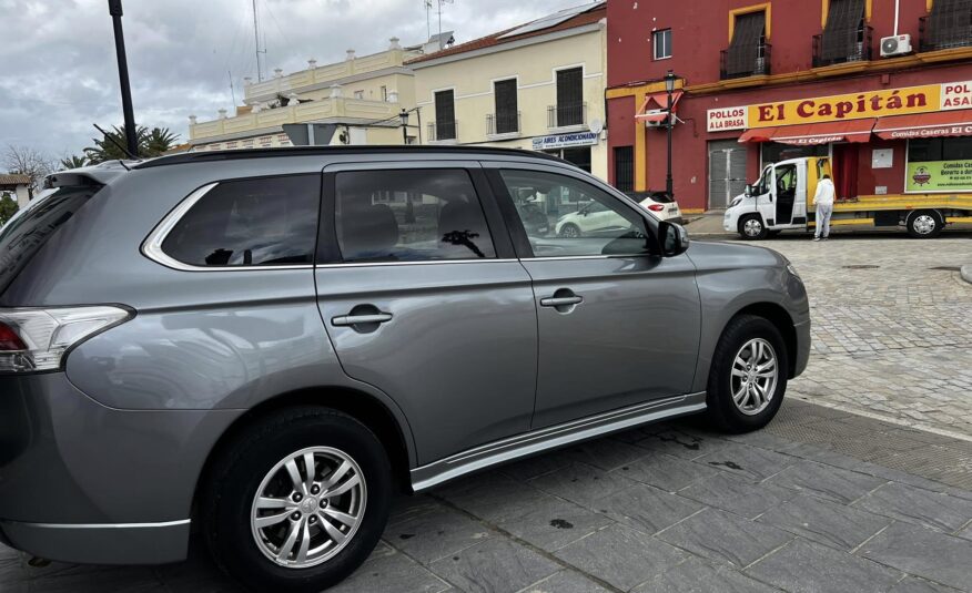 MITSUBISHI Outlander 220 DID MOTION 2WD
