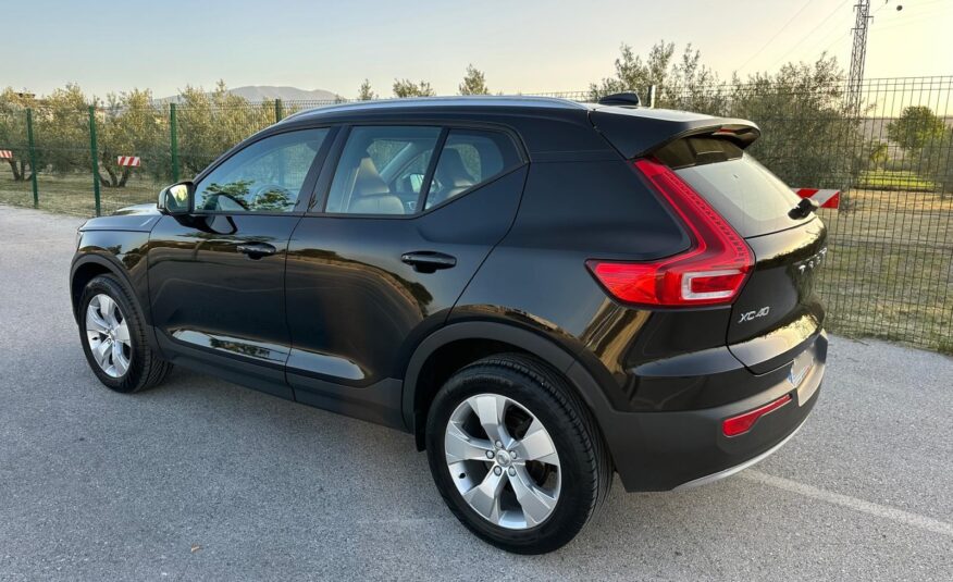 VOLVO XC40 2.0 D3 momentum pro