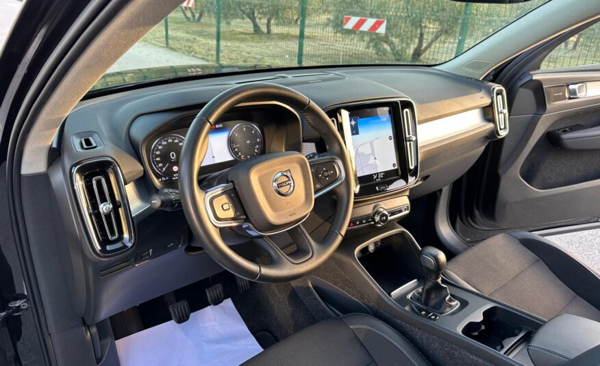 VOLVO XC40 2.0 D3 momentum pro