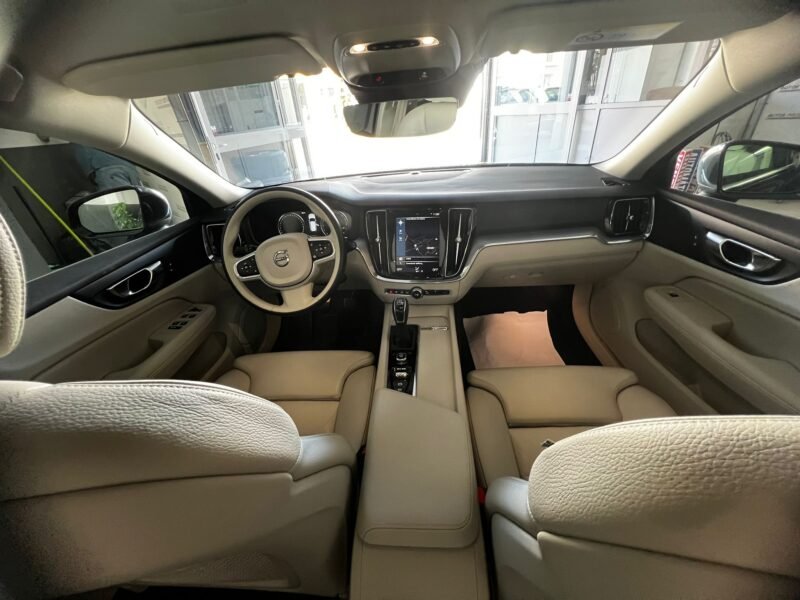 VOLVO v60 2.0 D3 momentum pro