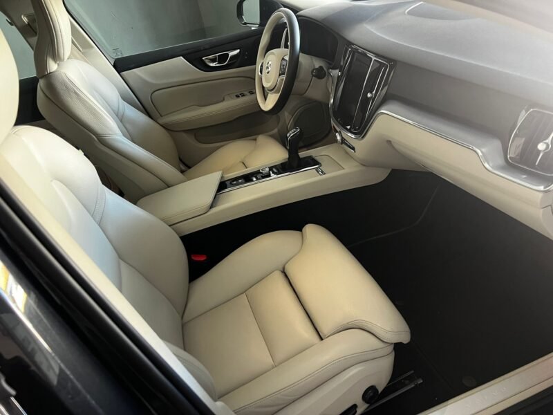 VOLVO v60 2.0 D3 momentum pro