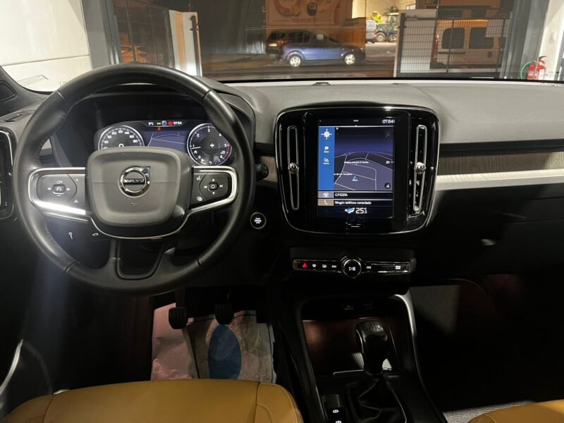 VOLVO XC40 2.0 INSCRIPTION