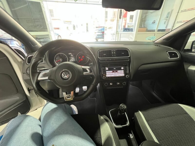 VOLKSWAGEN POLO RLINE