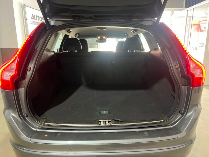 VOLVO XC60 2.0 D3 MOMENTUM AUTO