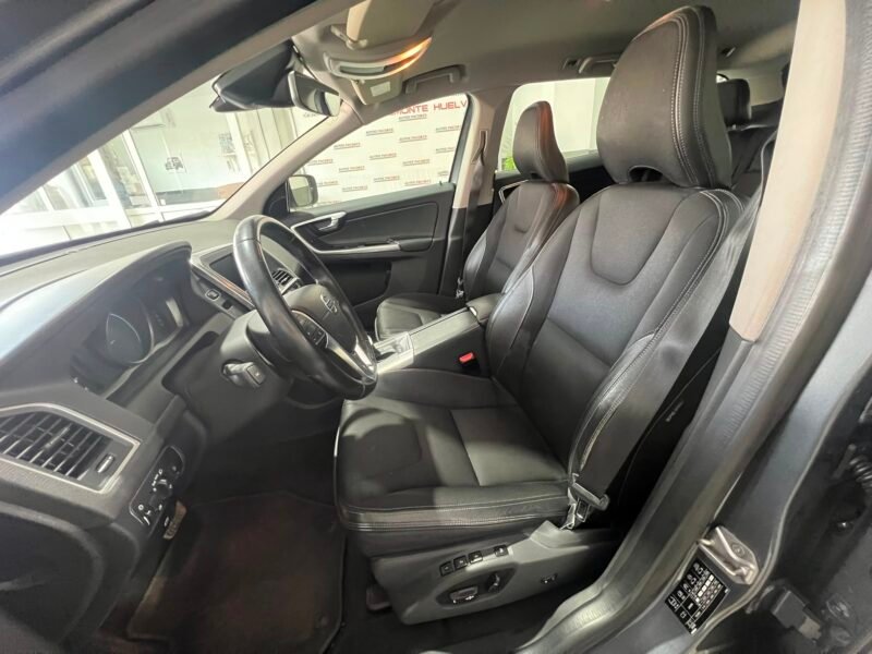 VOLVO XC60 2.0 D3 MOMENTUM AUTO