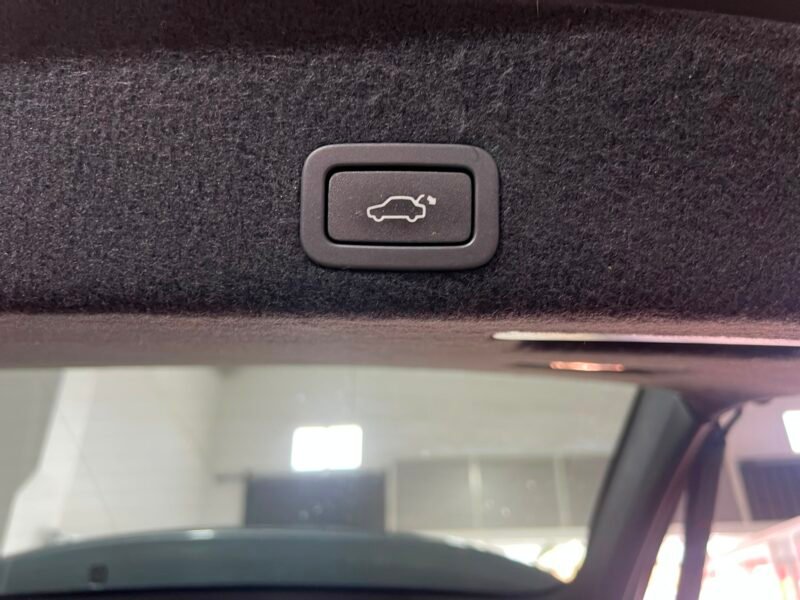 VOLVO XC60 2.0 D3 MOMENTUM AUTO