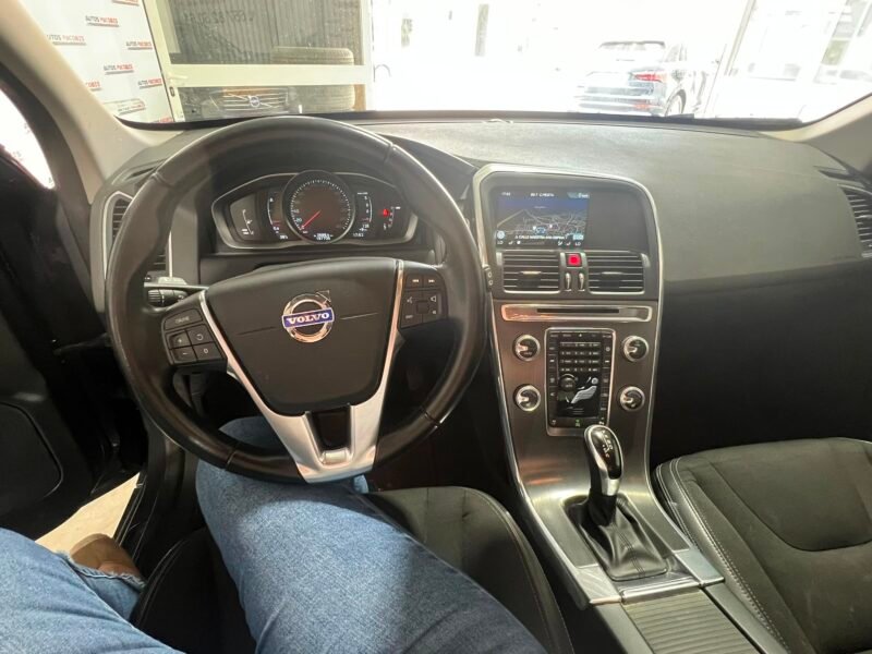 VOLVO XC60 2.0 D3 MOMENTUM AUTO
